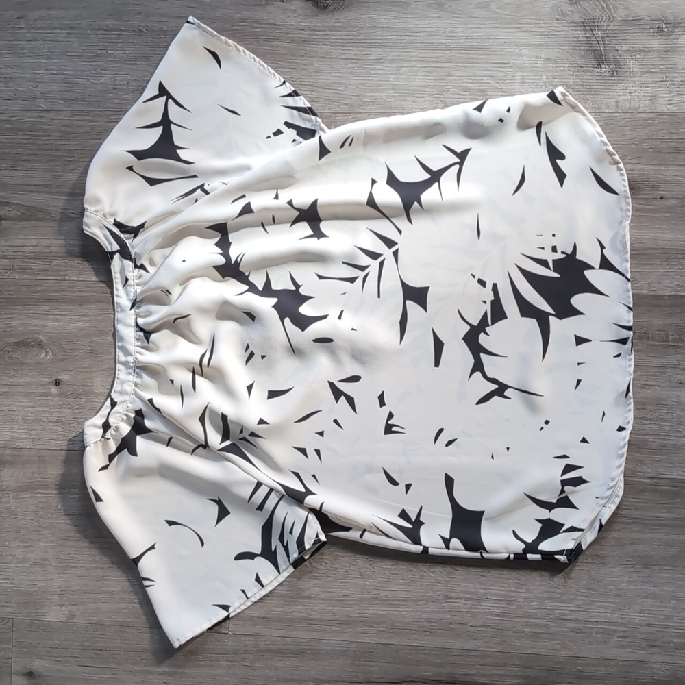 Ann Taylor Women's Black and White Printed Top - Picture 3 of 3
